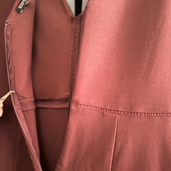 Express Women’s V-Neck Sheath Knee Length Dress               
Merlot - size M - Picture 5 of 8